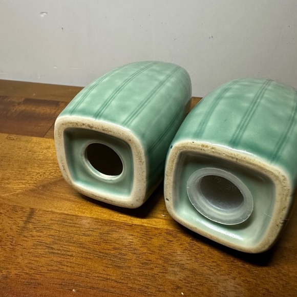 Pfaltzgraff Naturewood Serenity Green Porcelain Salt & Pepper Shakers - Picture 5 of 7